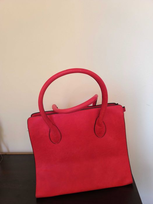 Дамски чанти в различни цветове