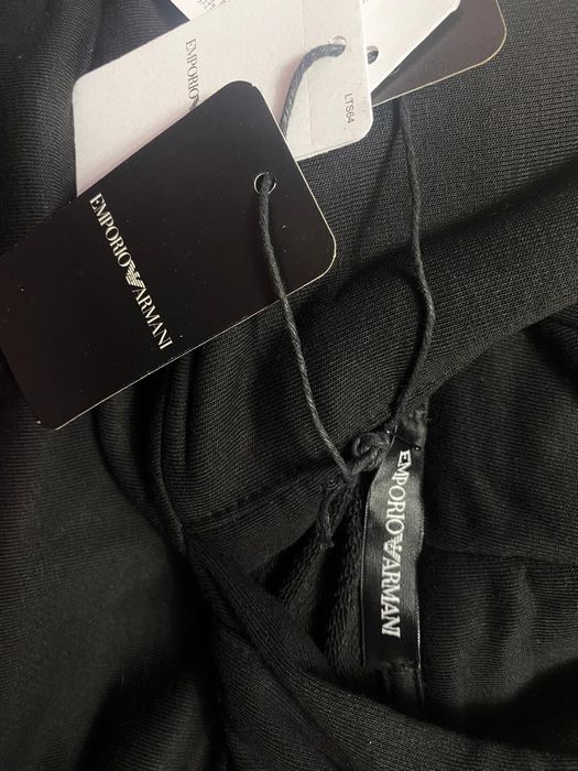 Vând hanorac nou de bărbați Emporio Armani EA7