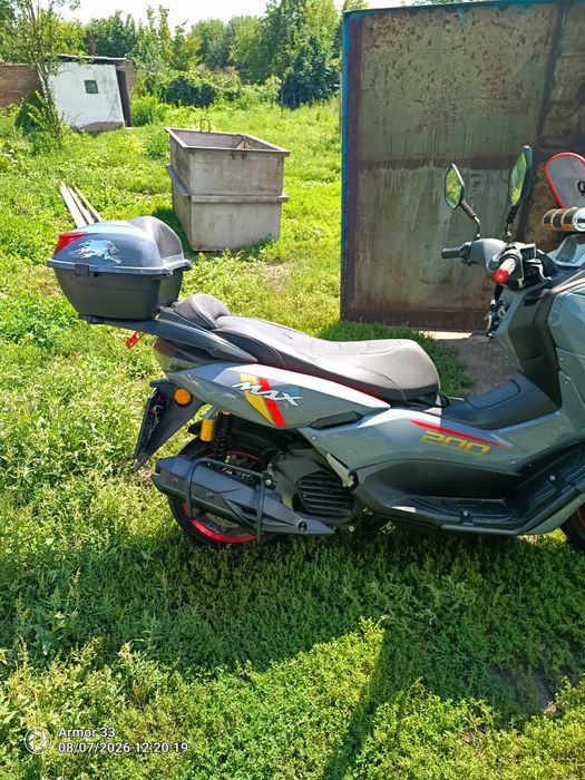 Продам скутор 180кубов