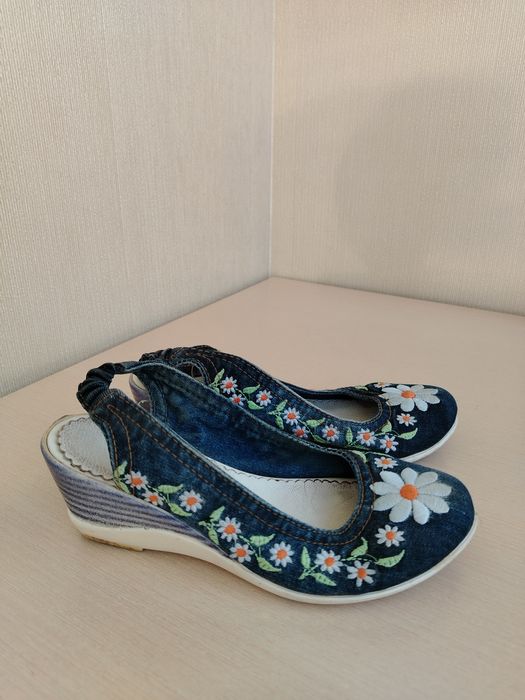 Продам женские туфли