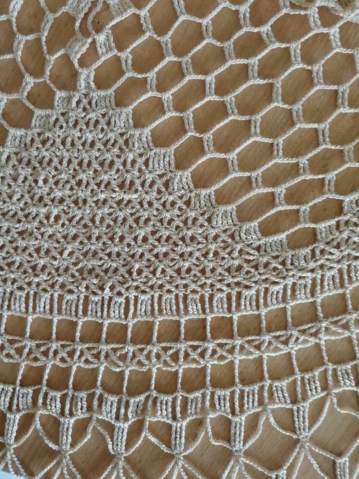 Față de masă macrame, elegantă, lucrată manual