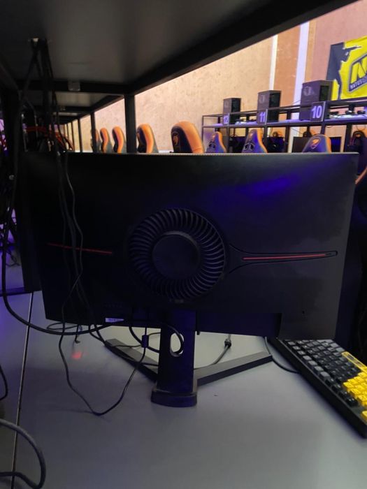 Продаются игравые мониторы и стуля срочно