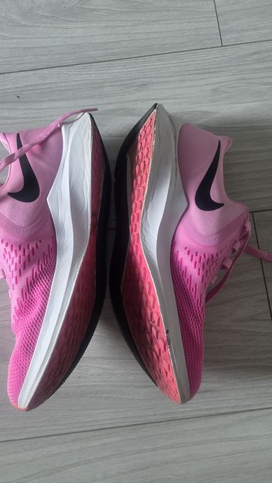 Adidasi Nike roz