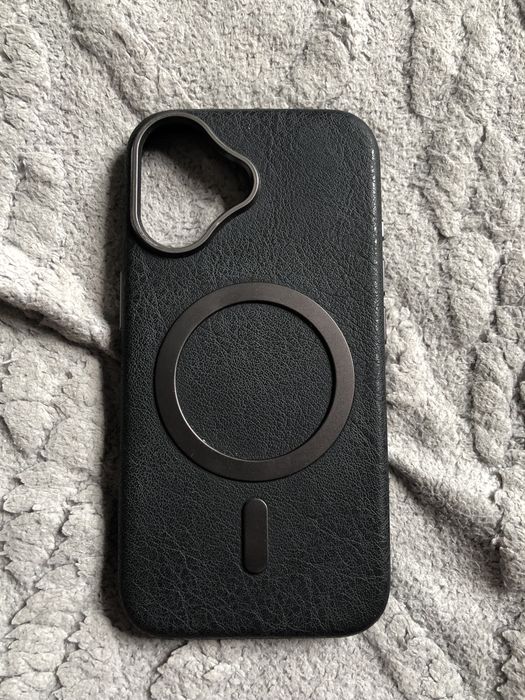 Чехлы на iPhone 15, 16, 17