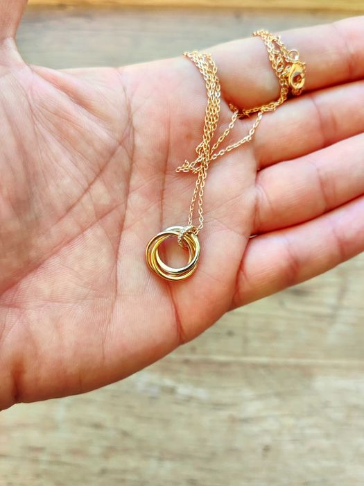 Колие CARTIER Trinity с три кръга и циркониеви камъни в розов цвят