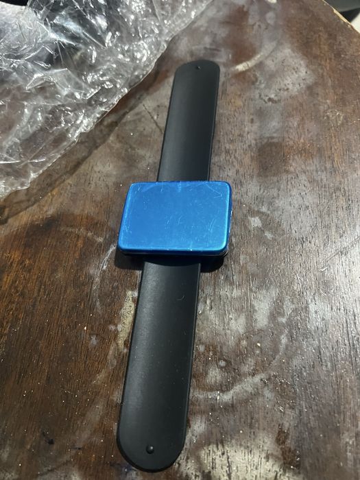 магнитная игольница-браслет на руку.