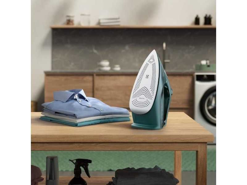 Мощна Ютия с Пара и Автоматично Изключване Electrolux E6SI1-6PG Refine 600, 2600W