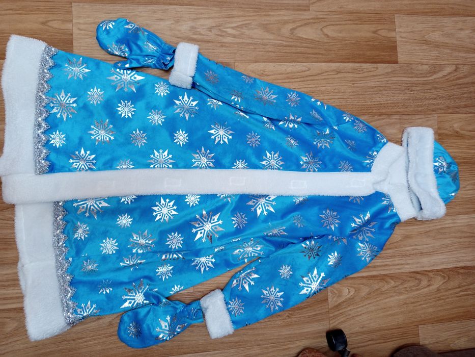 Продам костюм Снегурочки