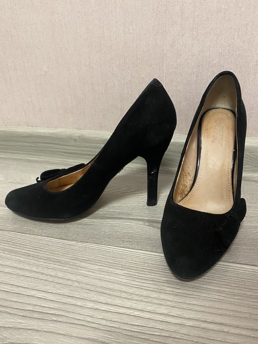 Pantofi negrii piele intoarsa