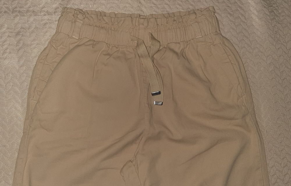 Pantaloni marimea M de la Zara stare foarte buna