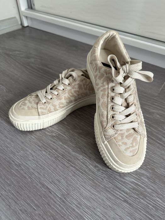 Дамски кецове на ZARA