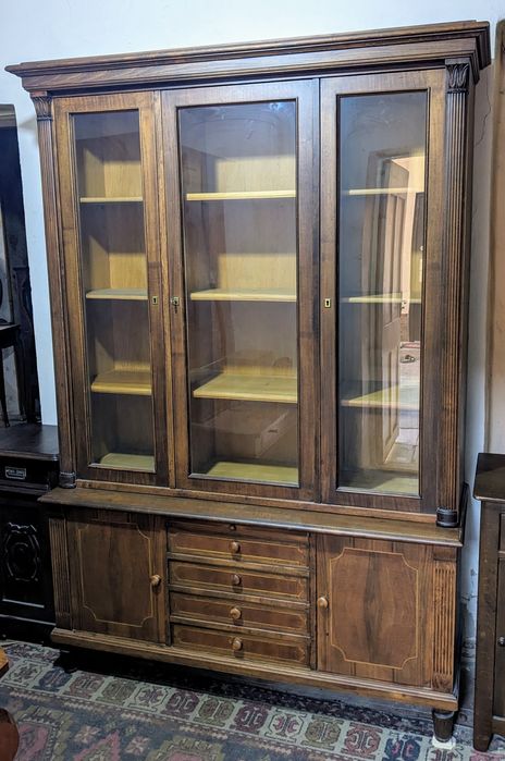 Книжный шкаф после реставрации.