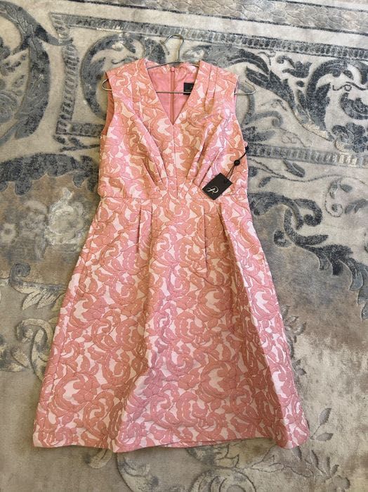 Милое розовое платье