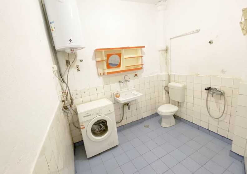 Дава се под наем Едностаен апартамент в Бургас, Център - 50 кв.м за 153 € - Снимка #5