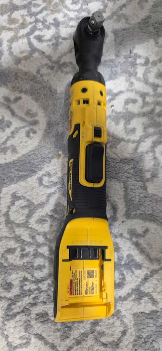 Трещотка Dewalt DCF512