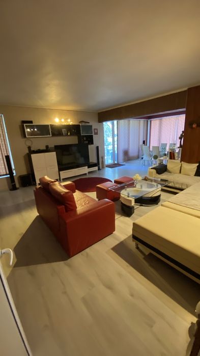 ПРОДАВА СЕ: Обзаведен самостоятелен имот от 230 кв.м (2-ри и 3-ти етаж) с ОБОСОБЕН ДВОР, отделен вход, 4 ТЕРАСИ и КЛИМАТИЦИ НАВСЯКЪДЕ