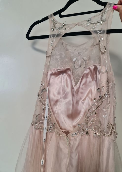 Нова официална рокля UNIQUE с етикет