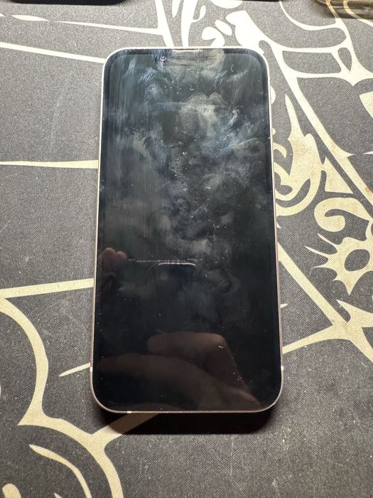 iPhone 13 - розовый