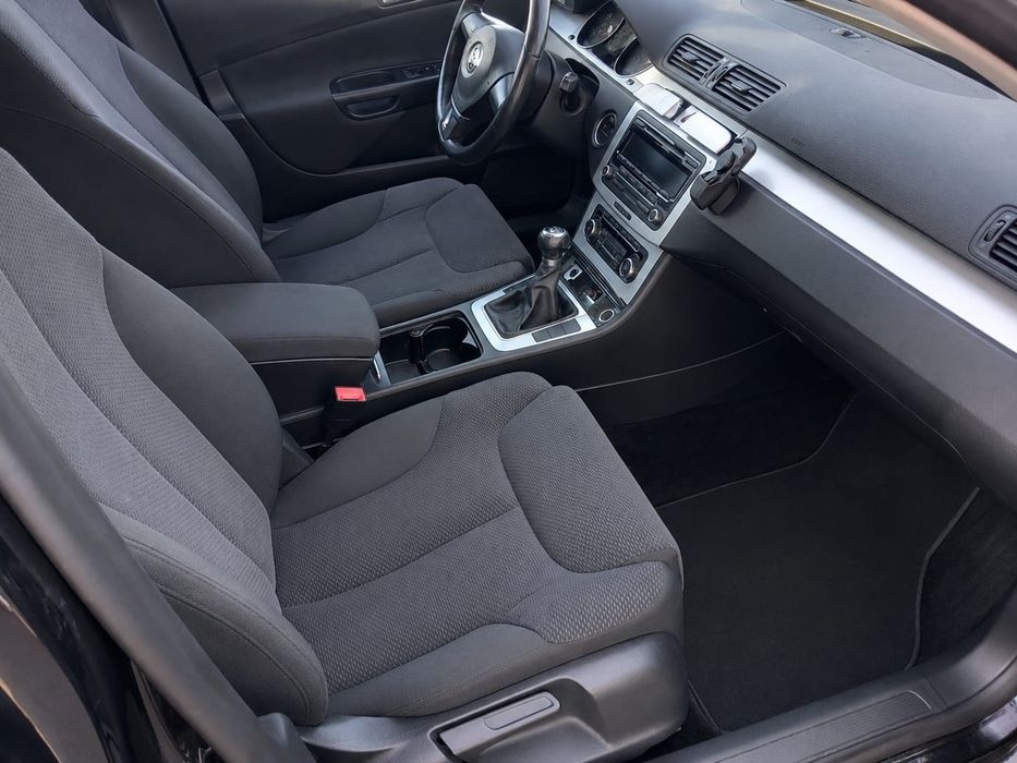 Volkswagen Passat model 2011 euro 5