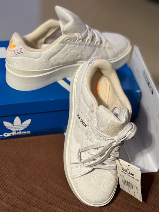 Adidasi ADIDAS nr.38 2/3,noi,factura. Ideali pentru viitoare mirese.