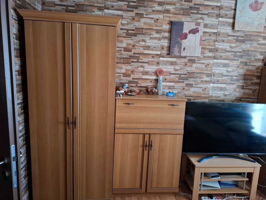 Модулна секция с шкаф за телевизор