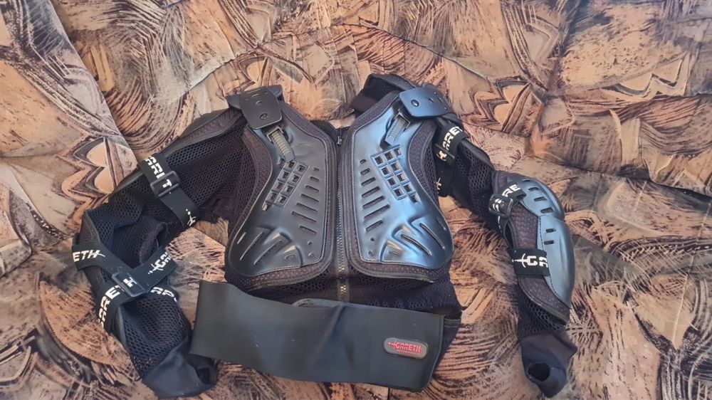 Vand echipament moto