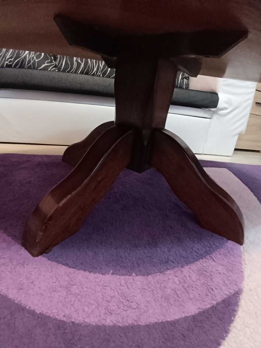 Холна маса от масивно дърво