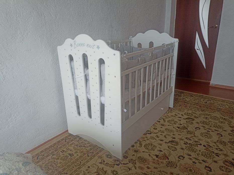 Продам детскую кроватку