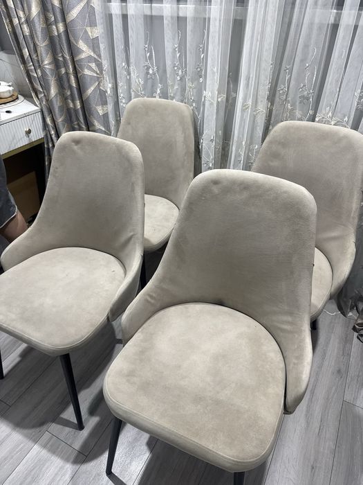 Продам мягкие стулья.