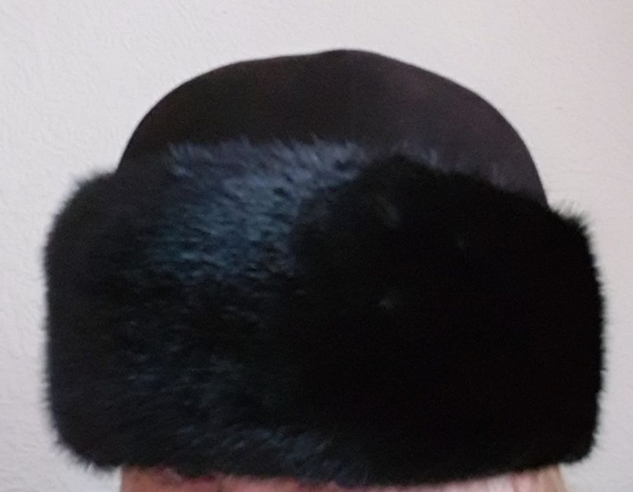 Продам зимние шапки б/у