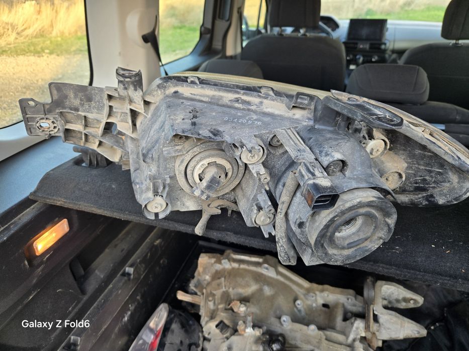 Фарове за мицубиши аутлендър 2004-2006 Mitsubishi outlander