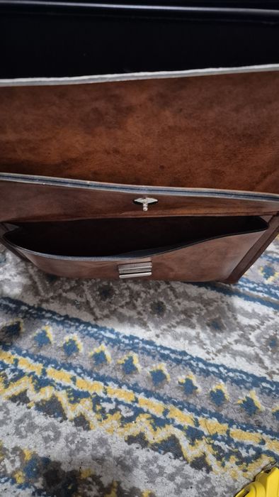 Vând geanta vintage maro