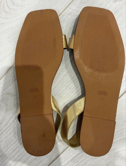 Сандали ZARA золотистые