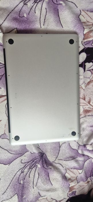 Vând.  Laptop.  MacBook Pro.   Ușor Negociabil