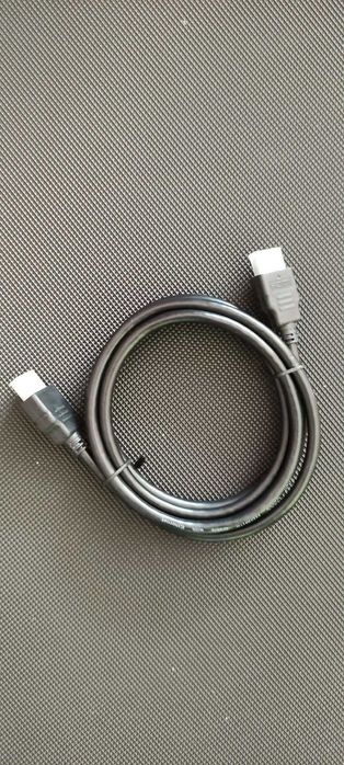 Захранващ адаптер 12V 1,5A 18W  и  HDMI кабели 1,5м.