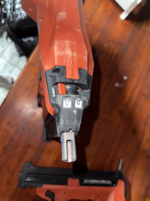 Pistol de cuie hilti