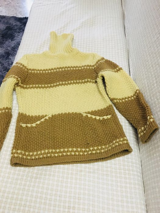 Свитер женский вязанный