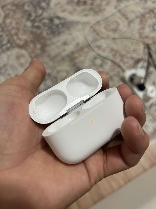 AirPods Pro 2 — зарядный кейс