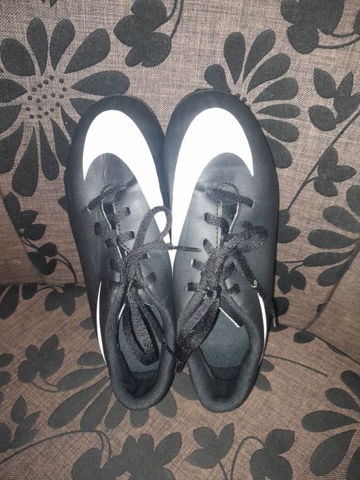 Бутонки на Nike за мач