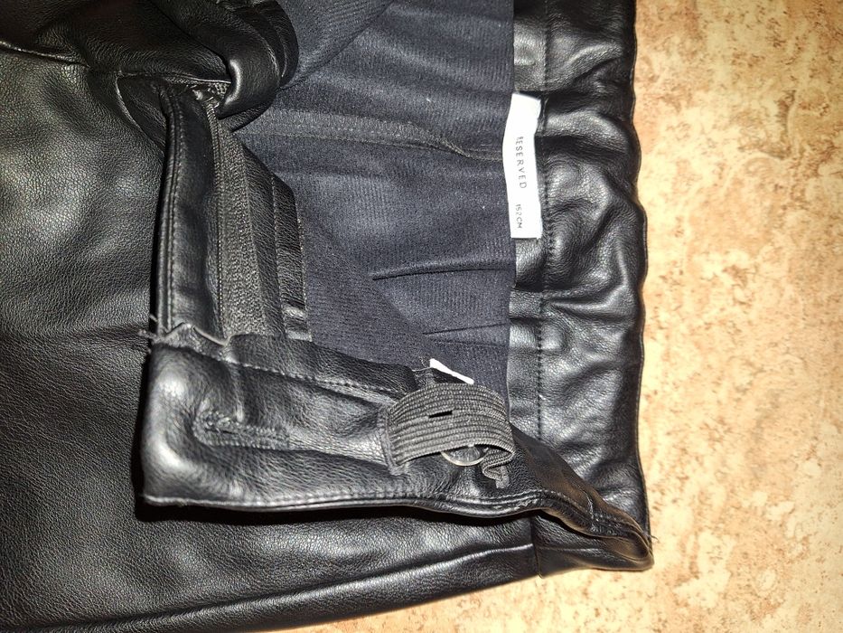 Pantaloni imitație piele,negri,stare foarte buna,reglabili