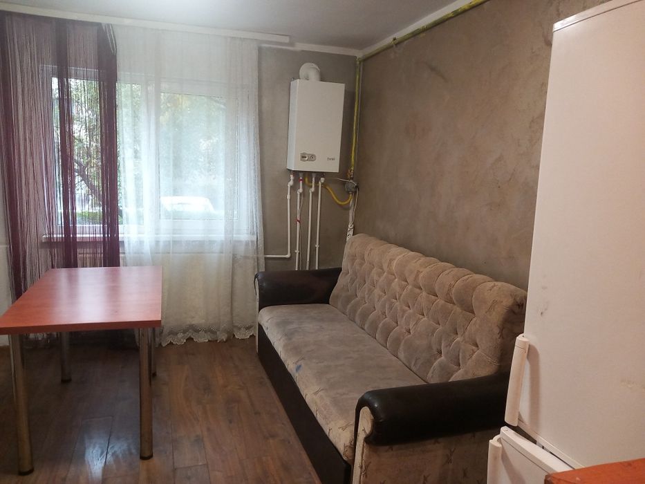 Închiriez garsoniera mobilata utilata in zona tractorul