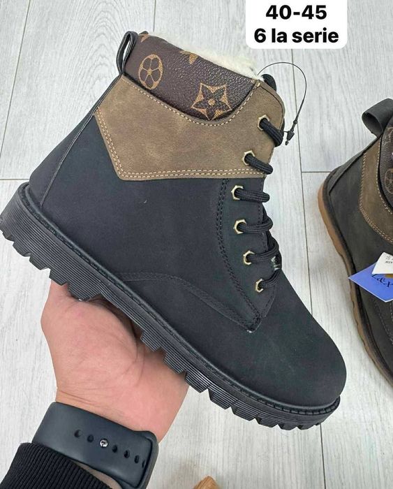 Ghete și adidasi marimi mari