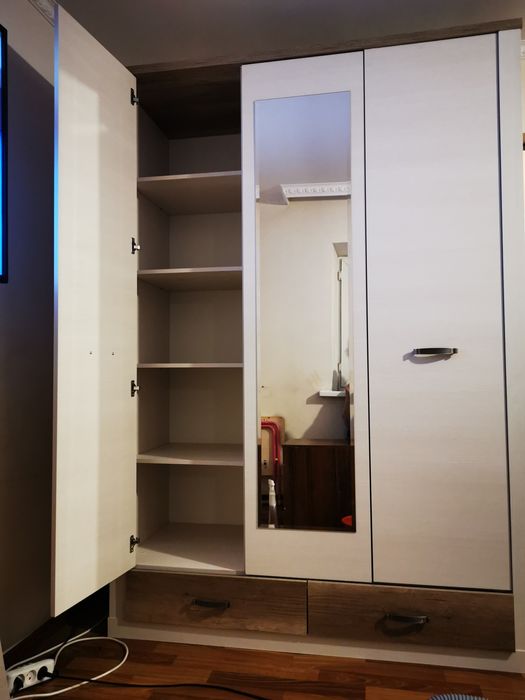 Срочно продаю шкаф