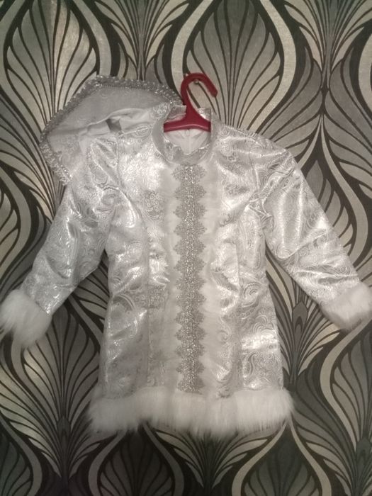 Подам новогодний костюм.