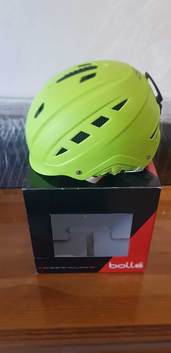 Продавам ски яке и каска