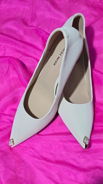 Pantofi noi crem masura 38