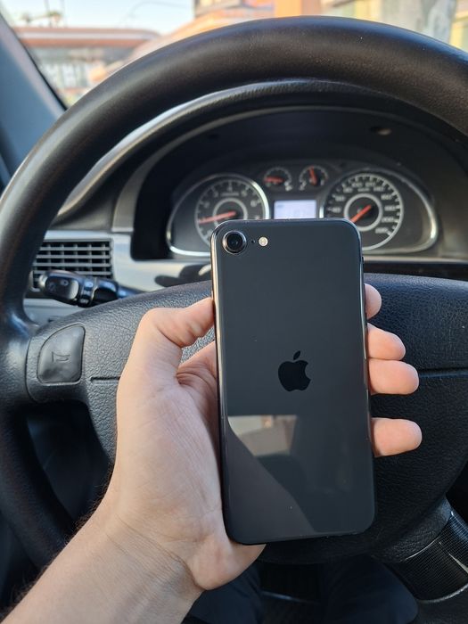 Iphone SE 2020 qora LLA 64 gb