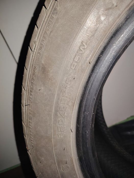 Anvelope vara 225/55/16 în stare foarte bună. Profil 80%
