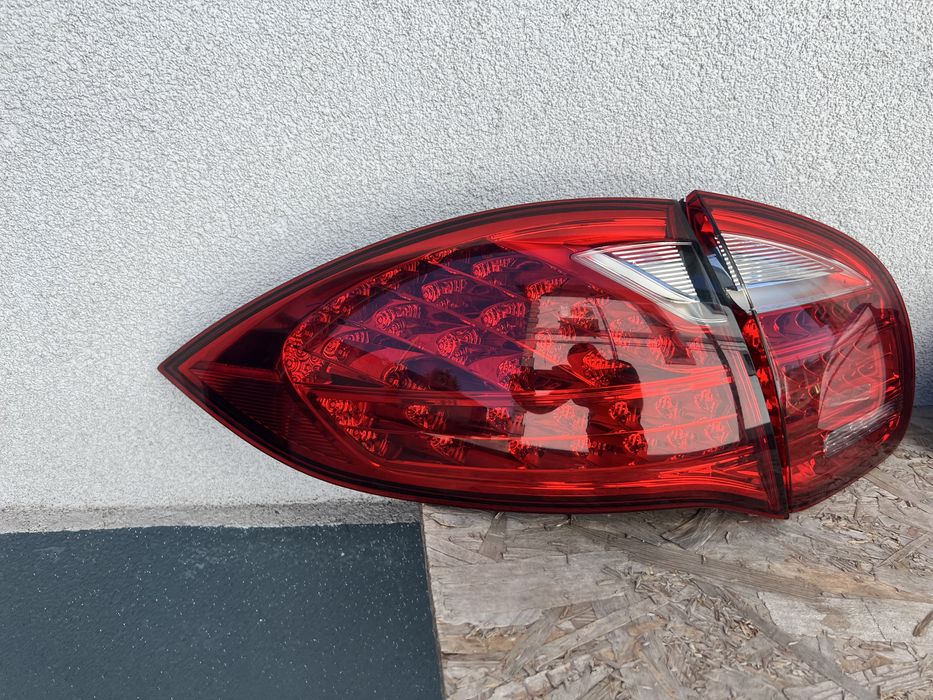 stop lampa tripla dreapta Porsche Cayenne 7P 2011-2014