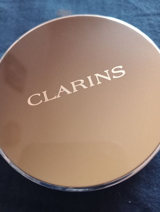 Vând palete Clarins